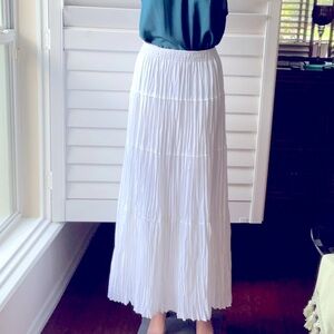 WHBM PLEATED WHITE maxi skirt New with tags